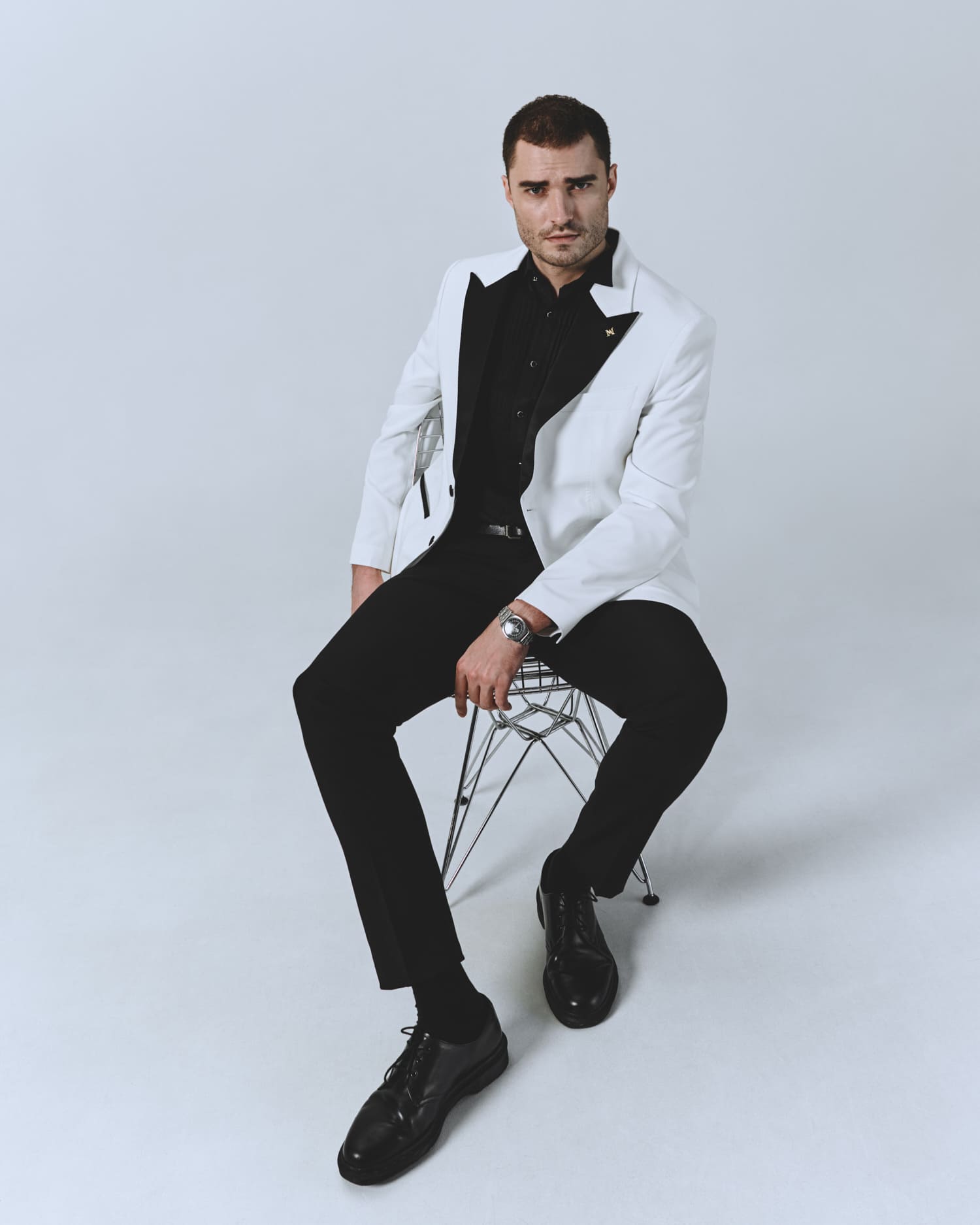 Піджак айворі із чорними лацканами