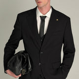 Чорний класичний чоловічий костюм однобортний