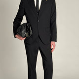 Чорний класичний чоловічий костюм однобортний