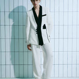 Чоловічий піджак білий із контрастними лацканами