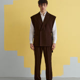 Чоловічий костюм коричневий з жилетом