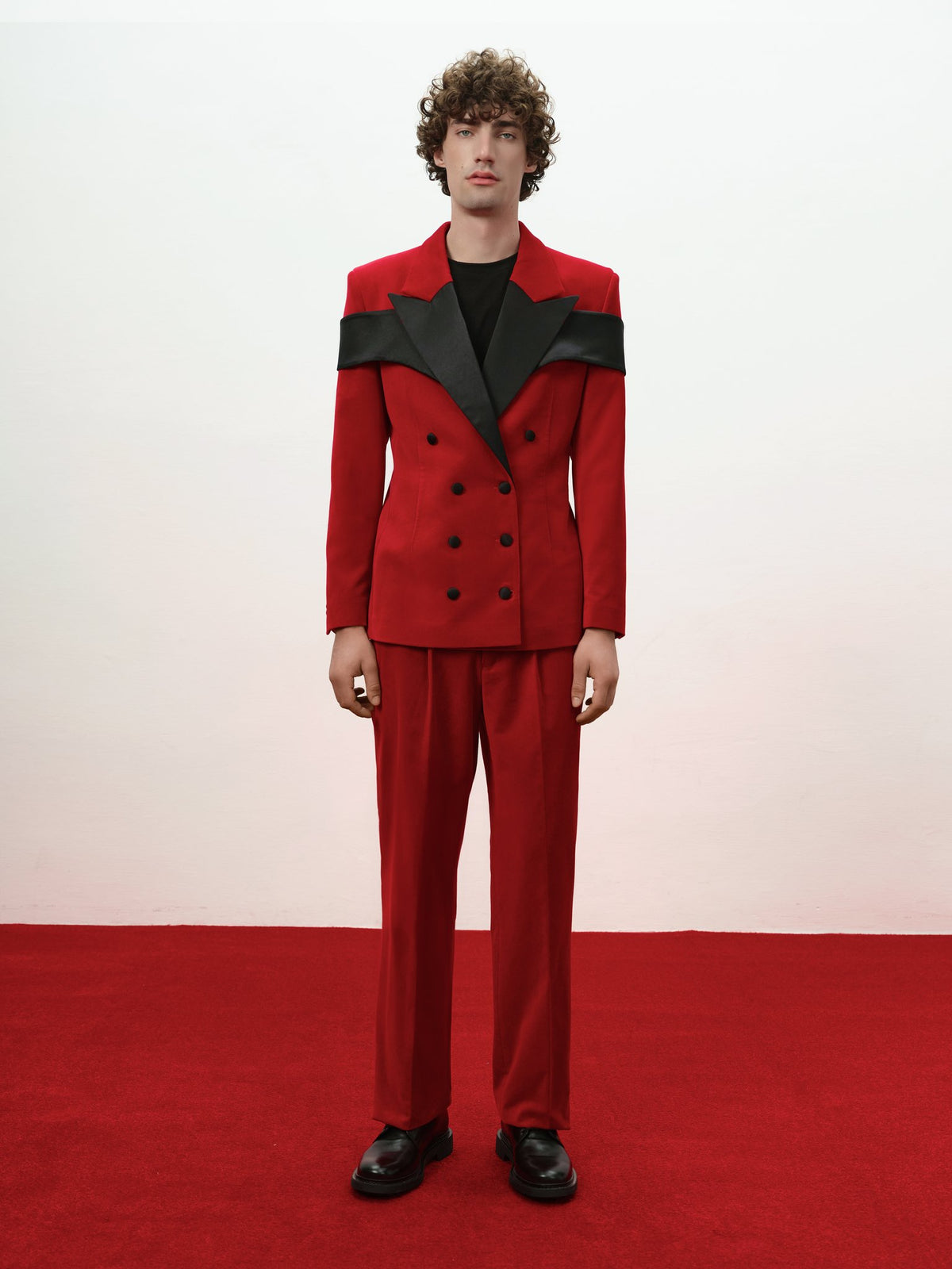 Чоловічий костюм червоний з чорним, Andreas Moskin Holiday’27